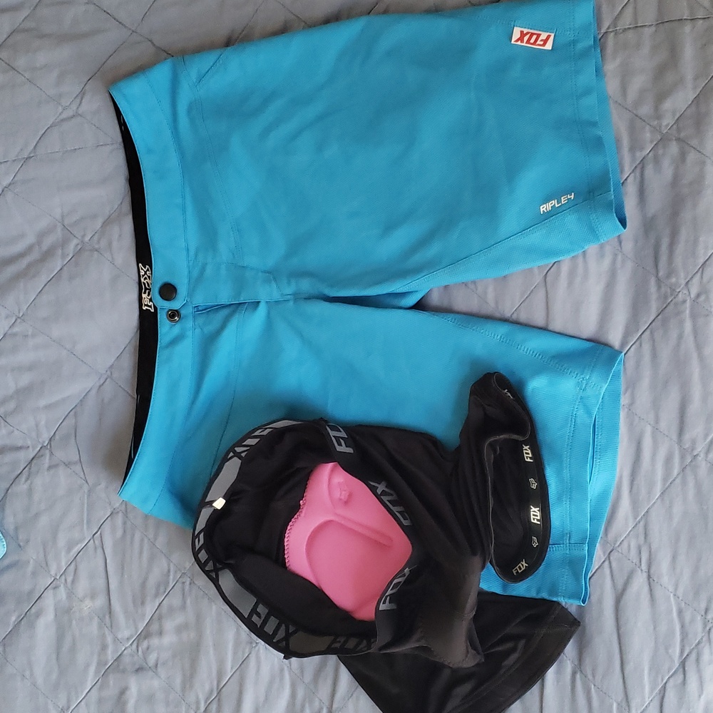 Blue Women's Fox cycling MTB bike shorts with padded liner size medium